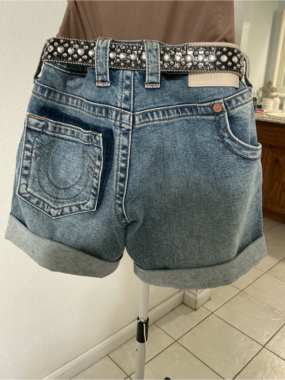 True Religion Jayde Mid Rise Classic Denim Shorts Cuffed Blue 26 - Picture 4 of 13